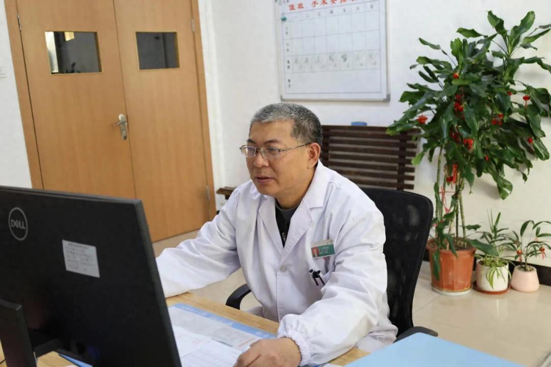 醫者仁心鄒受東：以精湛醫術點亮生命之光 引領泌尿外科新篇章