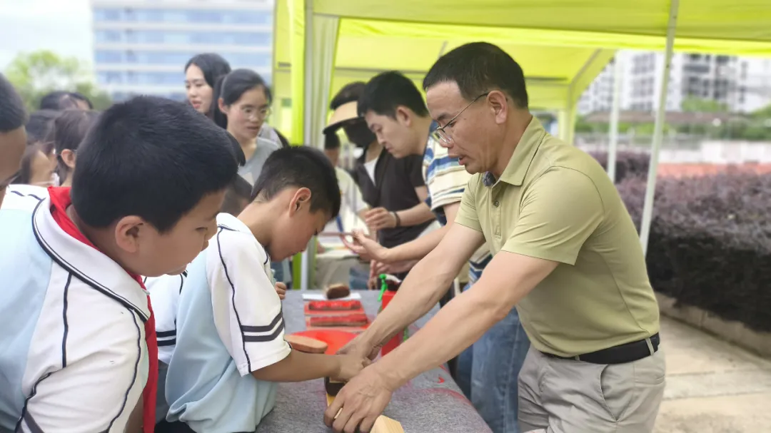 連城：非遺匠心潤(rùn)童心 文化傳承筑夢(mèng)行