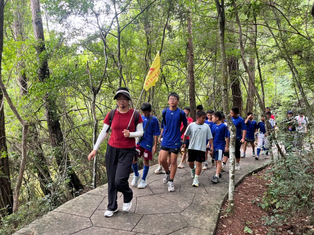連城：棒球少年探秘冠豸山水 感受自然魅力