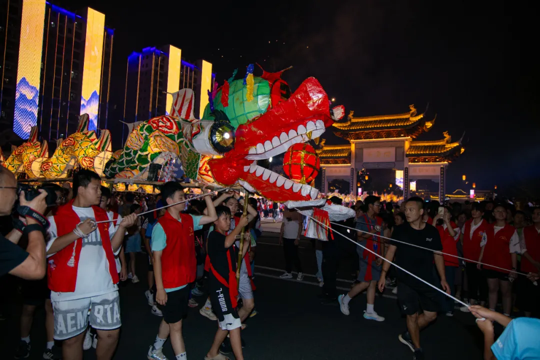 連城：點點志愿微光匯聚成非遺奇妙夜的“夏夜星河”