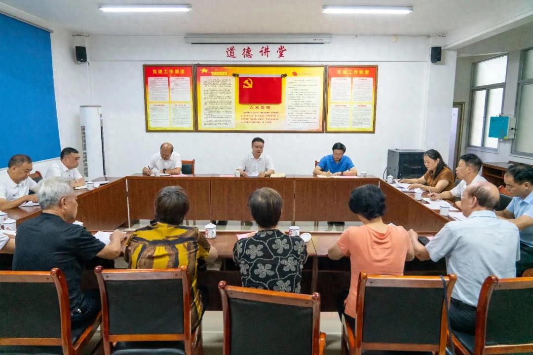 市委領導來蓮開展“居民夜談會”活動